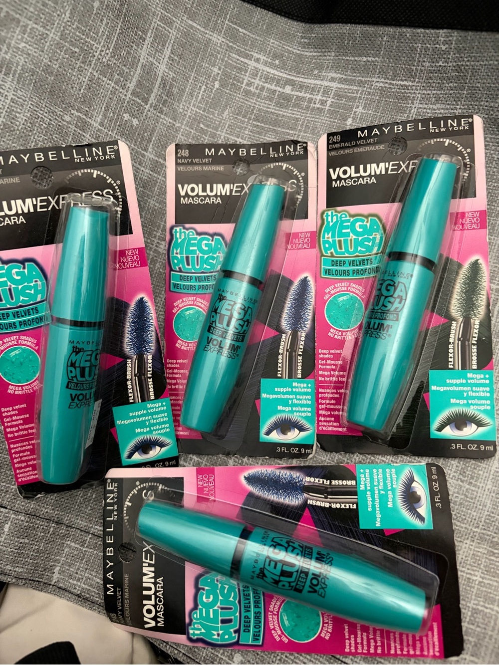Maybelline The Mega Plush Volum' Express Mascara - green and blue